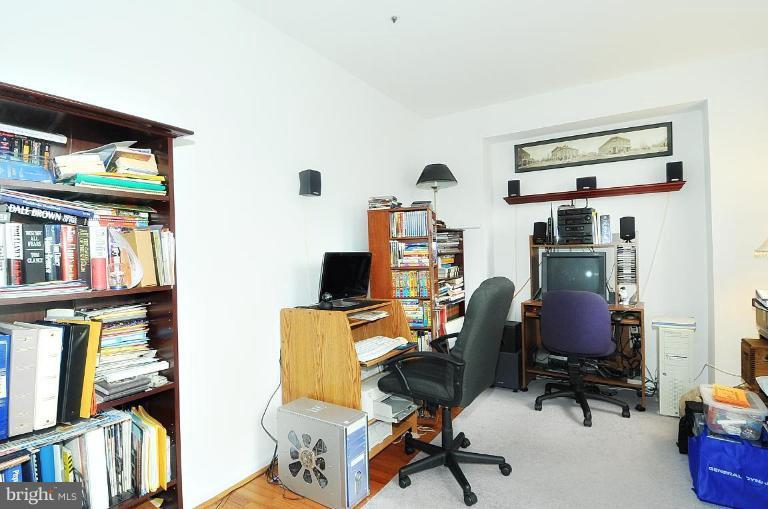 13605 England Court Laurel, MD 20708 - Photo 4 of 24 Den