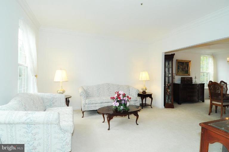 13605 England Court Laurel, MD 20708 - Photo 6 of 24 Living Room #2