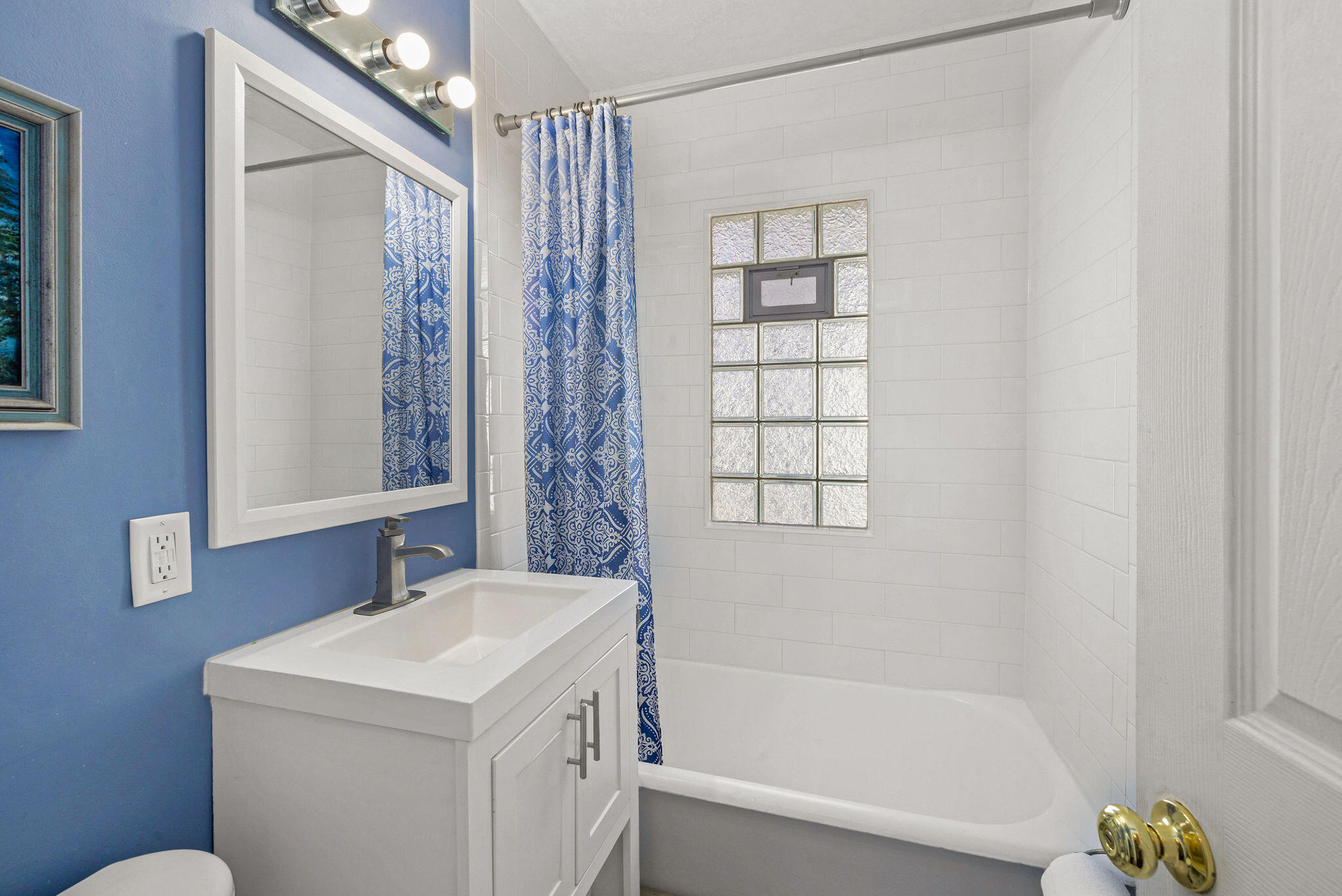 1201 North 46th Street Milwaukee, WI 53208 - Photo 17 of 25 Updated Main Floor Bath