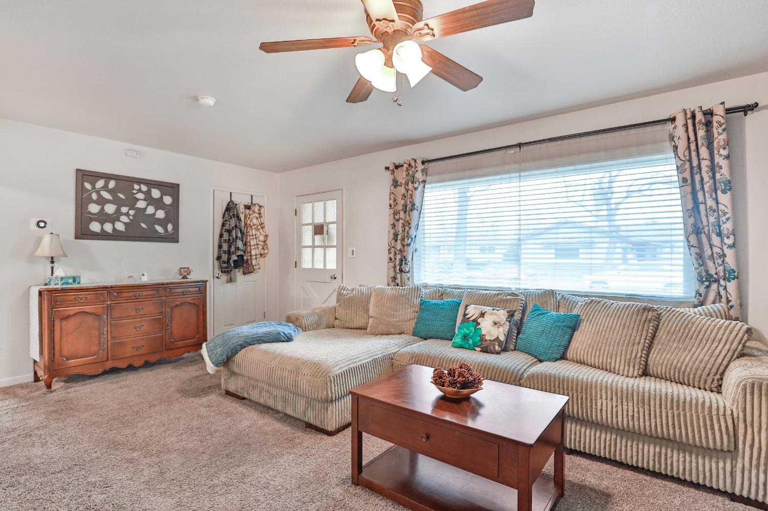 1609 Augusta Court Modesto, CA 95350 - Photo 7 of 33