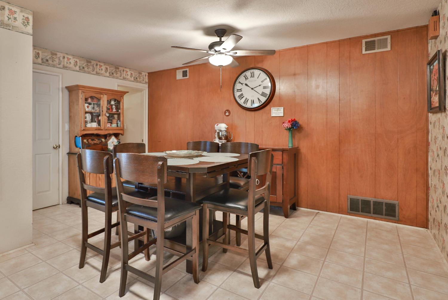 1609 Augusta Court Modesto, CA 95350 - Photo 10 of 33