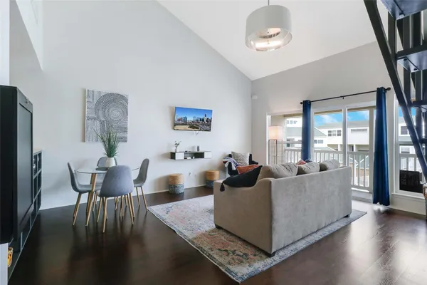 $2,500 | 1818 South Lakeshore Boulevard, Unit 32, Austin, TX 78741