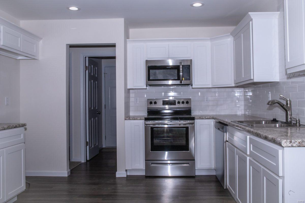 5498 Bourbeuse Weldon Spring, Unit 2 Weldon Spring, MO 63304 - Photo 5 of 23 Gallery Image 5