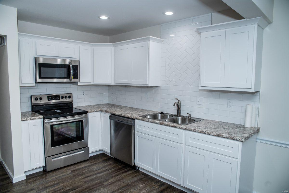 5498 Bourbeuse Weldon Spring, Unit 2 Weldon Spring, MO 63304 - Photo 6 of 23 Gallery Image 6