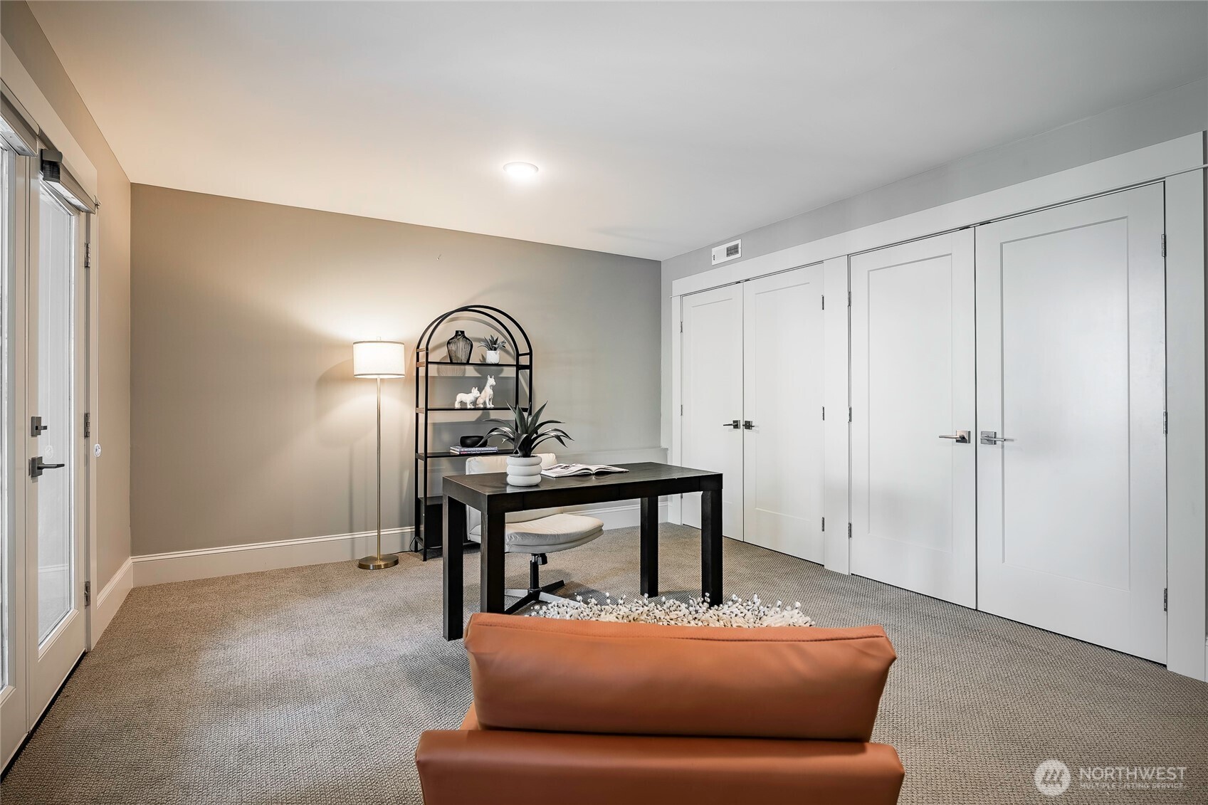 9125 Shearwater Road Blaine, WA 98230 - Photo 28 of 40 a living room with furniture