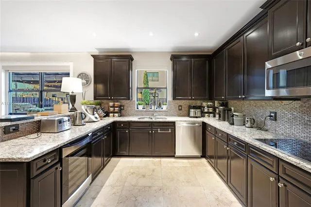 $1,090,000 | 9835 Northwest 86th Terrace, Doral, FL 33178