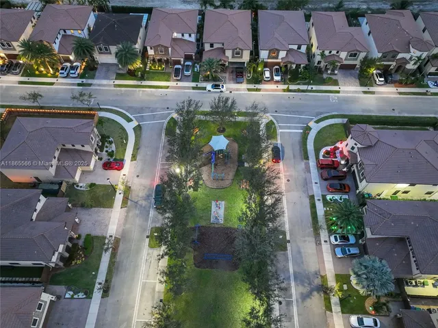 $1,090,000 | 9835 Northwest 86th Terrace, Doral, FL 33178