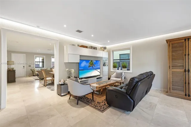 $1,090,000 | 9835 Northwest 86th Terrace, Doral, FL 33178