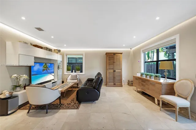 $1,090,000 | 9835 Northwest 86th Terrace, Doral, FL 33178