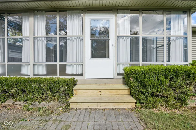 $1,995 | 1920 East 67th Street, Indianapolis, IN 46220