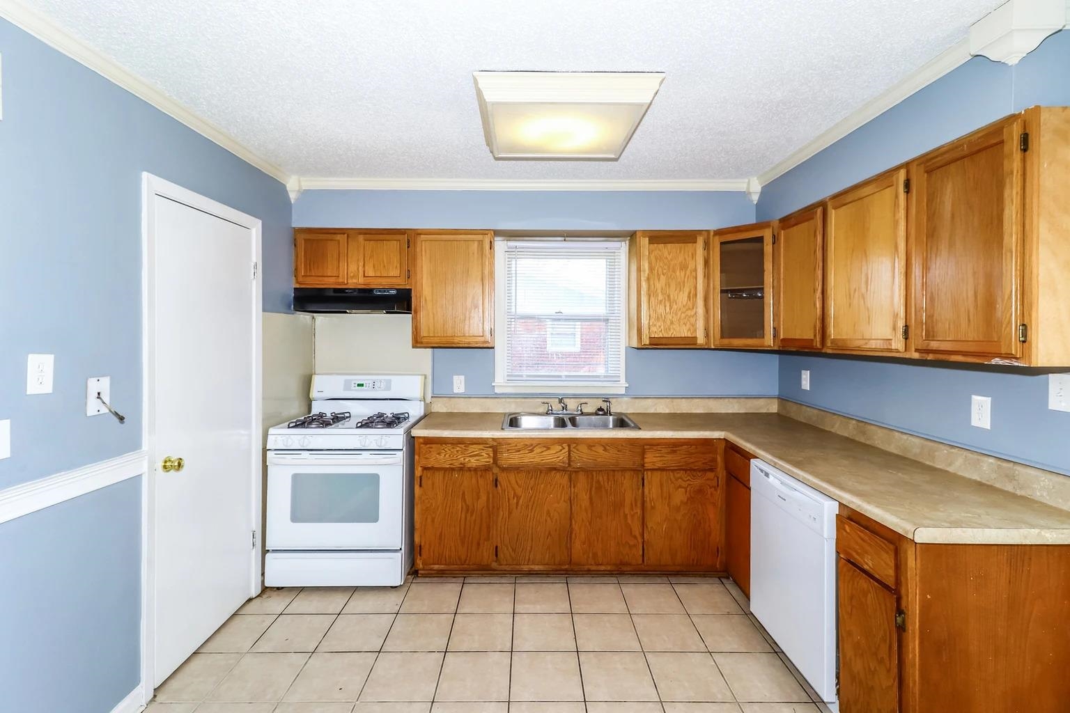 329 Stoneham Road Memphis, TN 38109 - Photo 5 of 13