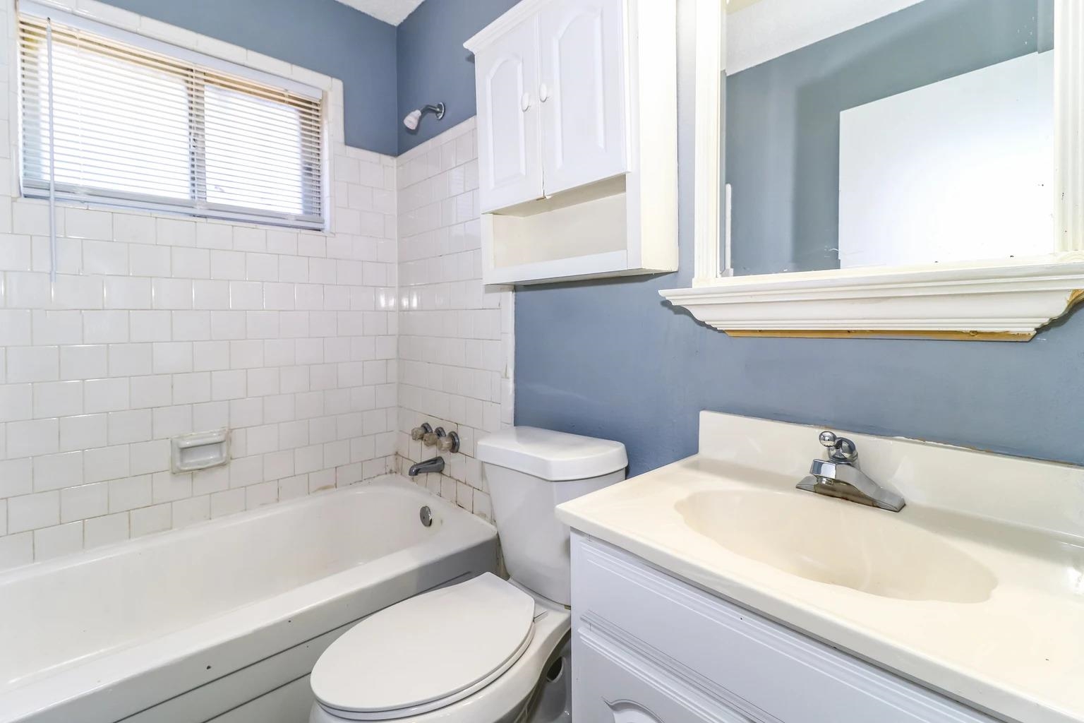 329 Stoneham Road Memphis, TN 38109 - Photo 9 of 13