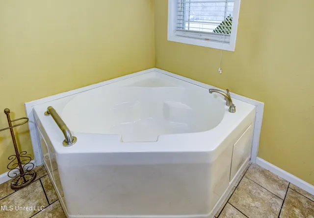 $167,500 | 300 Grey Creek Drive, Vicksburg, MS 39183