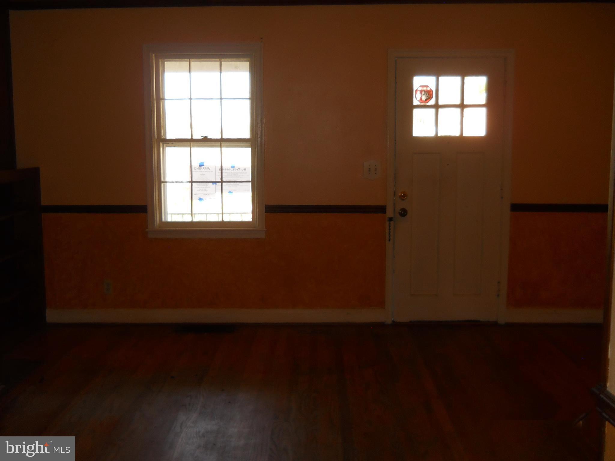 2201 Southland Road Baltimore, MD 21207 - Photo 3 of 14 Living Room