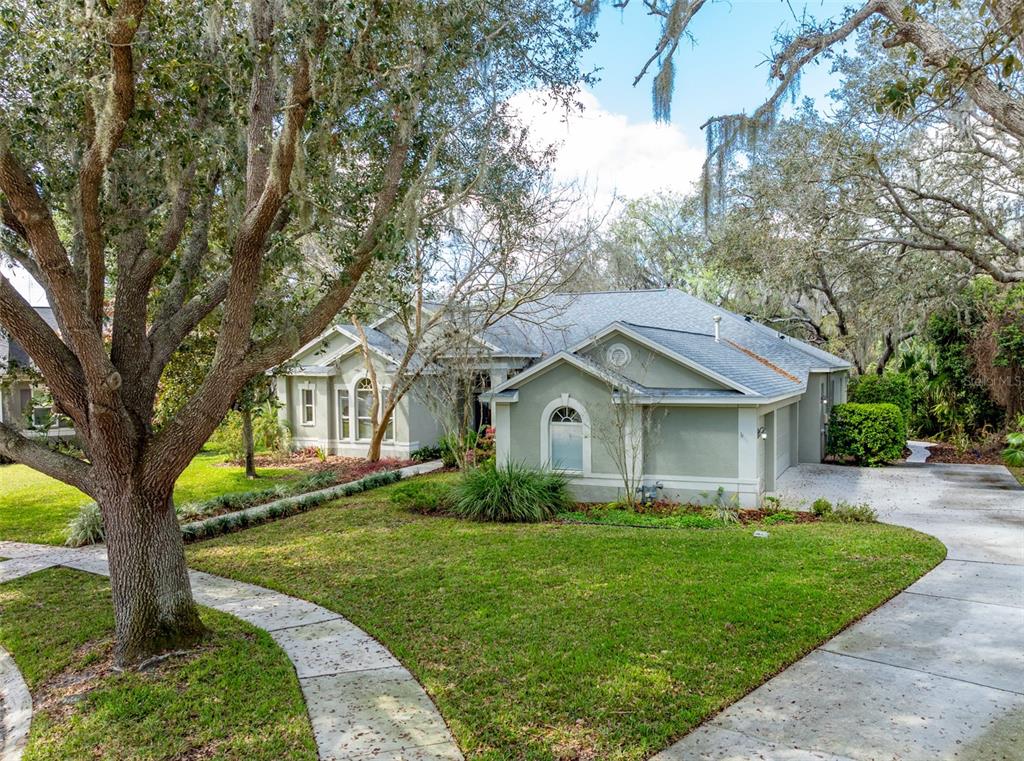 5703 Eaglepoint Place Lithia, FL 33547 - Photo 2 of 34