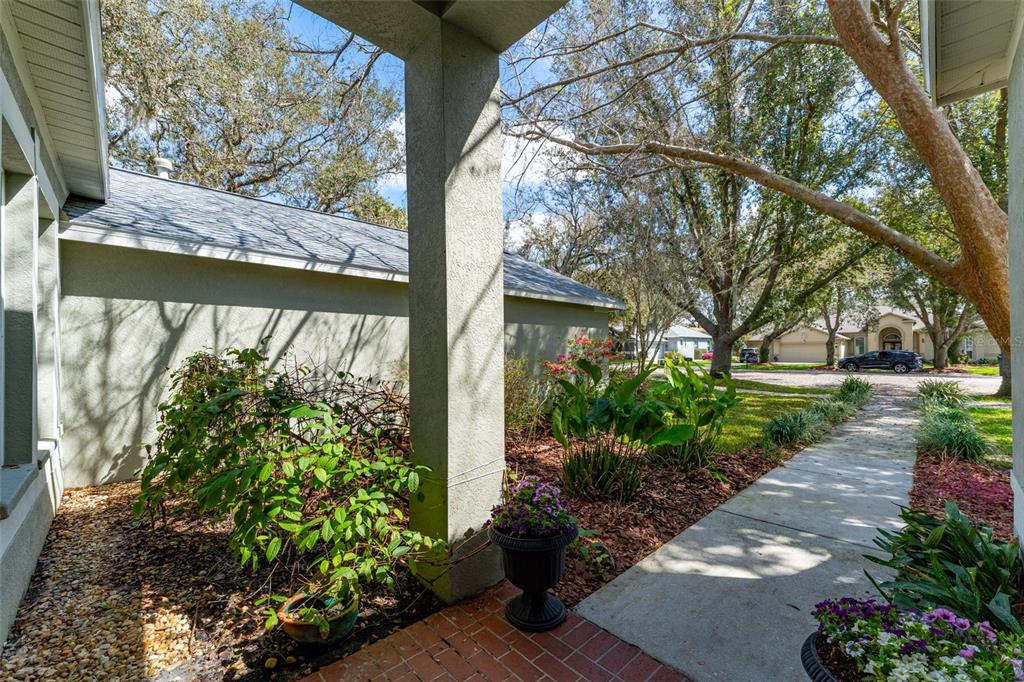 5703 Eaglepoint Place Lithia, FL 33547 - Photo 5 of 34