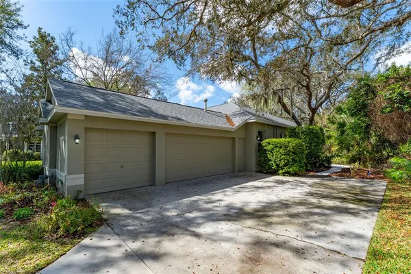 $718,000 | 5703 Eaglepoint Place, Lithia, FL 33547