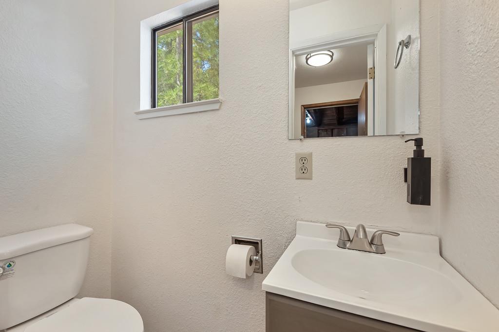 15358 Sky Pines Road Grass Valley, CA 95949 - Photo 26 of 37 1/2 bath off the laundry room