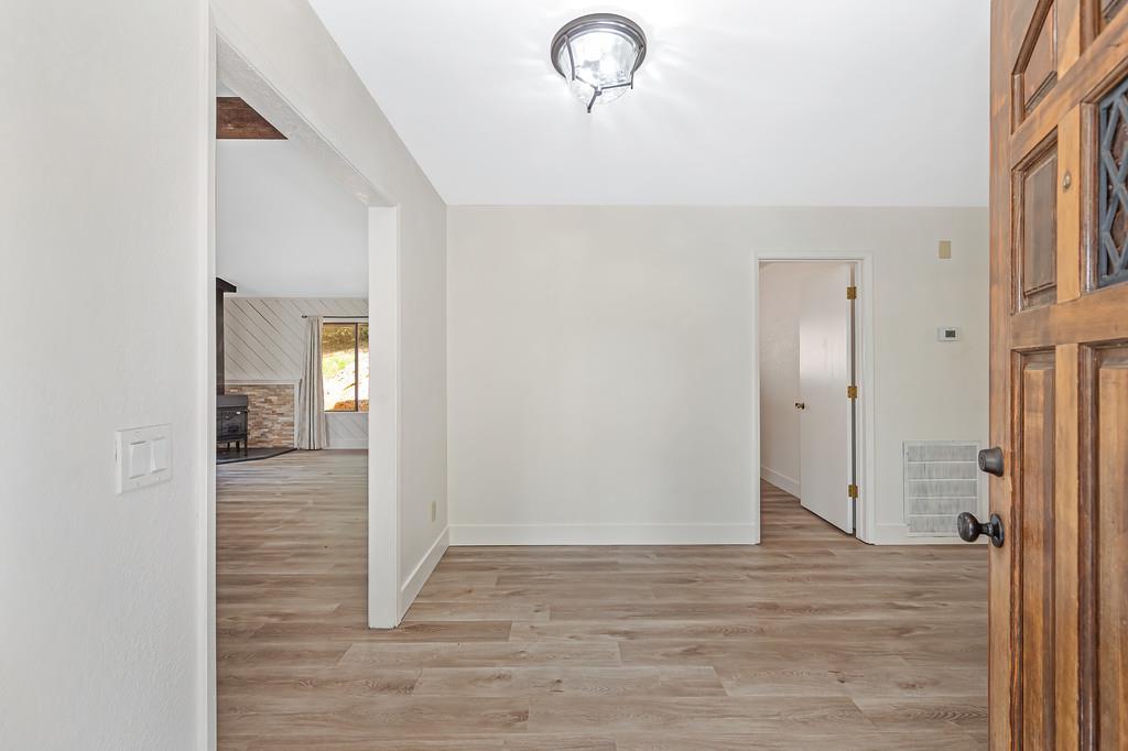 15358 Sky Pines Road Grass Valley, CA 95949 - Photo 3 of 37 Entry way