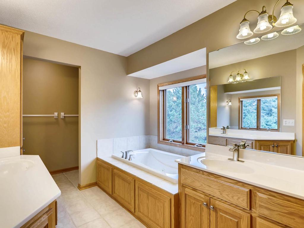9231 Cold Stream Lane Eden Prairie, MN 55347 - Photo 12 of 20 Gallery Image 12