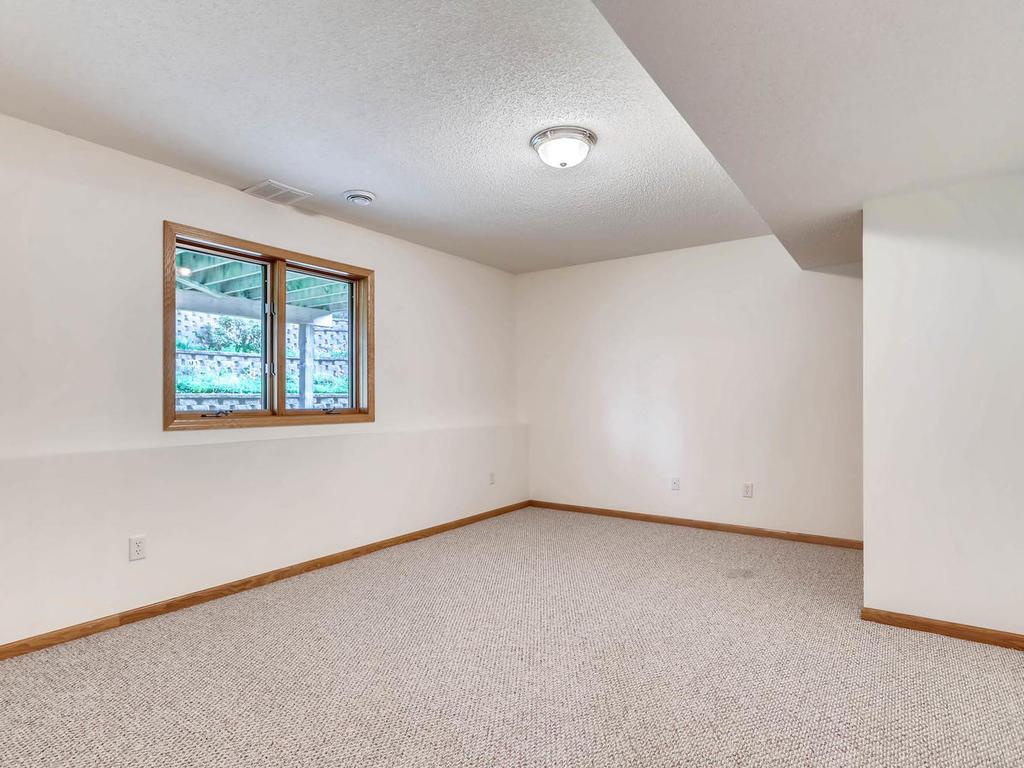 9231 Cold Stream Lane Eden Prairie, MN 55347 - Photo 18 of 20 Gallery Image 18