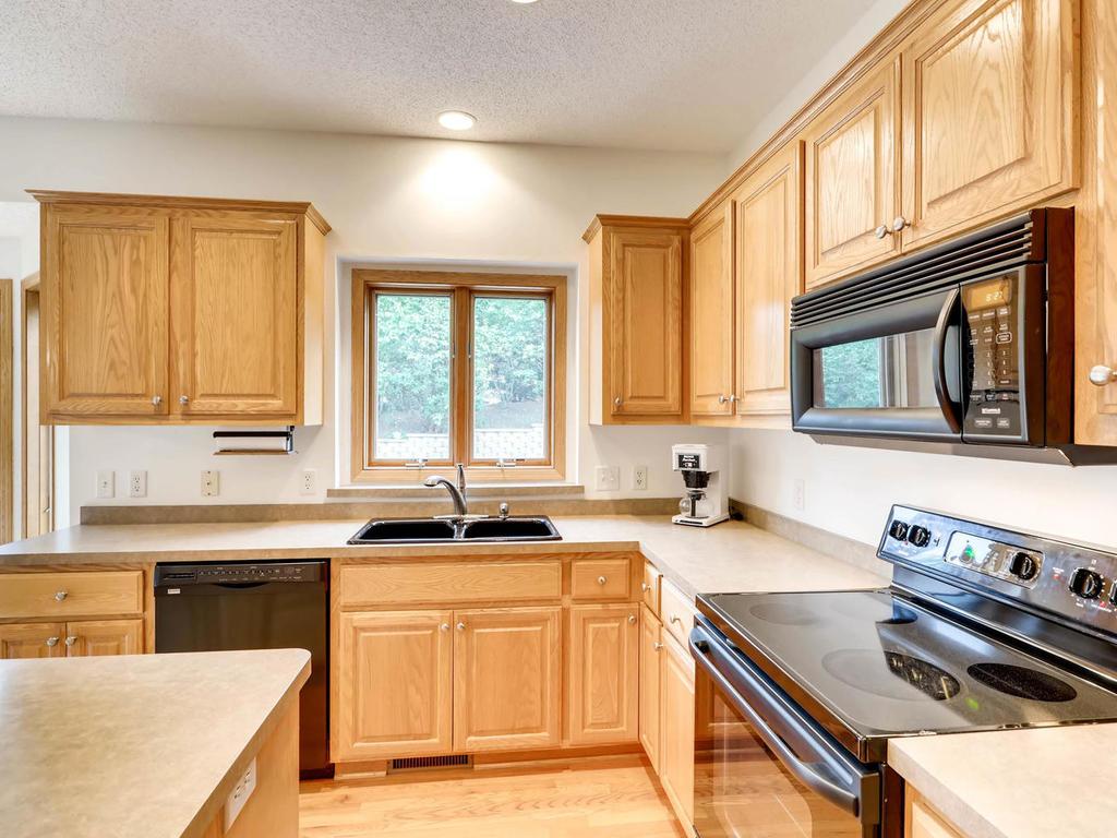 9231 Cold Stream Lane Eden Prairie, MN 55347 - Photo 8 of 20 Gallery Image 8