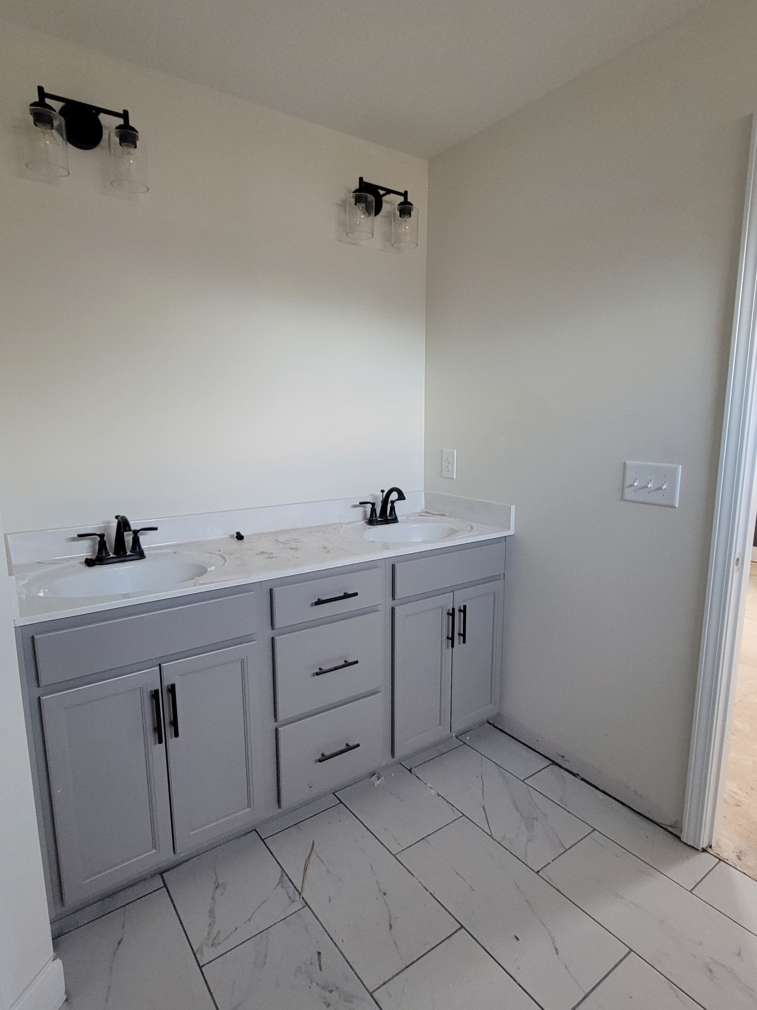 2285 Mockingbird Hill Road Palmyra, TN 37142 - Photo 8 of 19 a spacious bathroom with a sink and a mirror