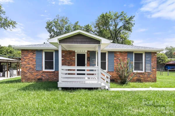 $1,850 | 3829 Stonehaven Drive, Charlotte, NC 28215