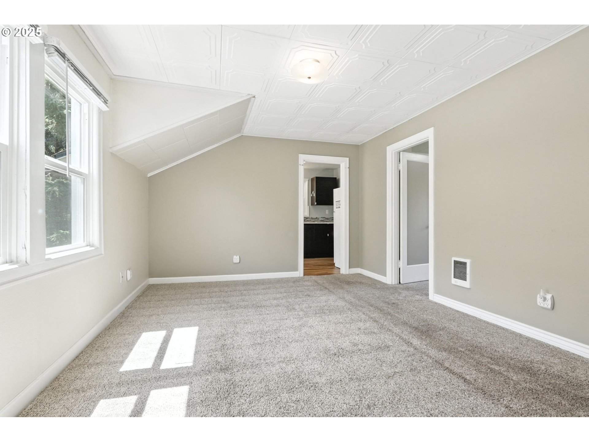 4480 Southwest Pasadena Street Portland, OR 97219 - Photo 30 of 41 Gallery Image 30