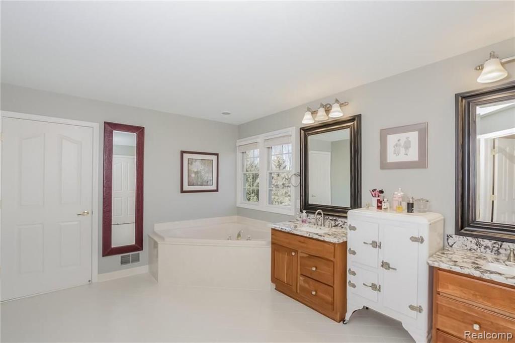 1585 Trinity Road Canton, MI 48187 - Photo 30 of 56