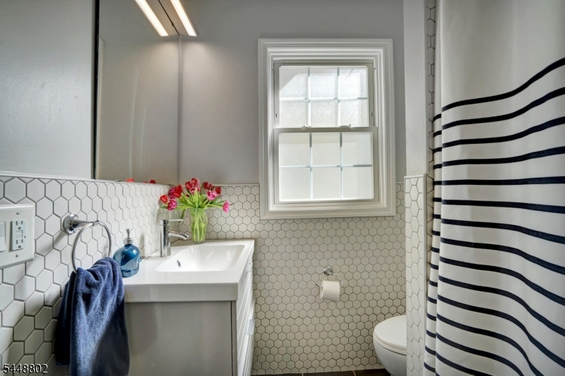 37 Brookfield Road, Unit 2 Montclair, NJ 07043 - Photo 19 of 28
