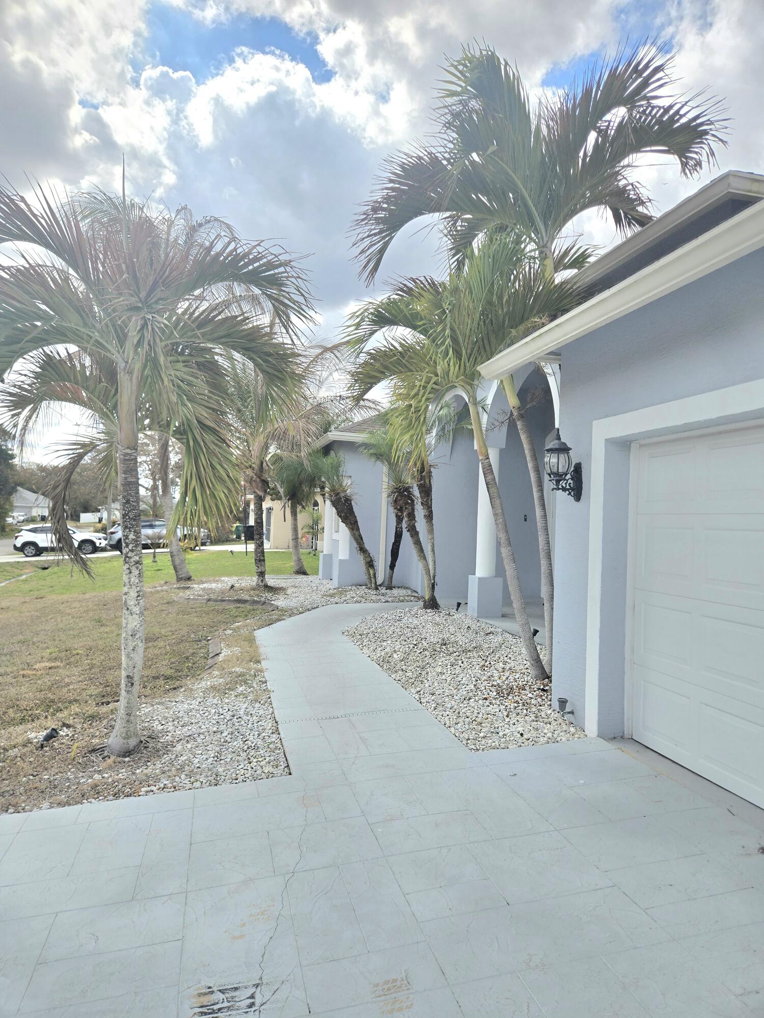 2472 Southwest Valnera Street Port St. Lucie, FL 34953 - Photo 5 of 30 1000424879