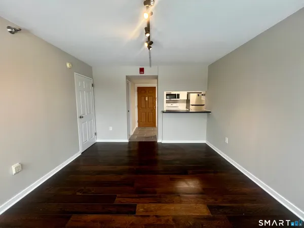 $2,190 | 127 Greyrock Place, Unit 1403, Stamford, CT 06901