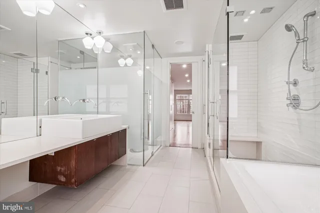 $5,499 | 1528 North Colonial Court, Arlington, VA 22209