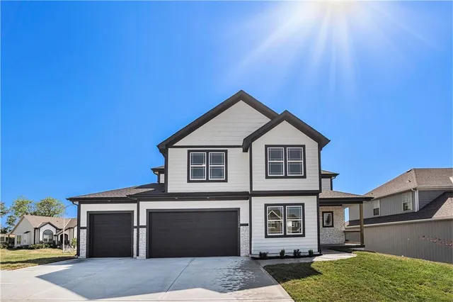 $550,000 | 7360 Northwest Clore Drive, Parkville, MO 64152