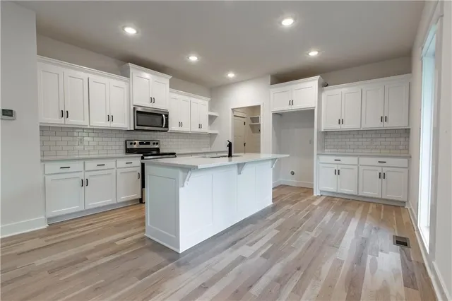 $550,000 | 7360 Northwest Clore Drive, Parkville, MO 64152