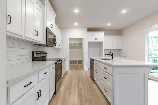 $550,000 | 7360 Northwest Clore Drive, Parkville, MO 64152