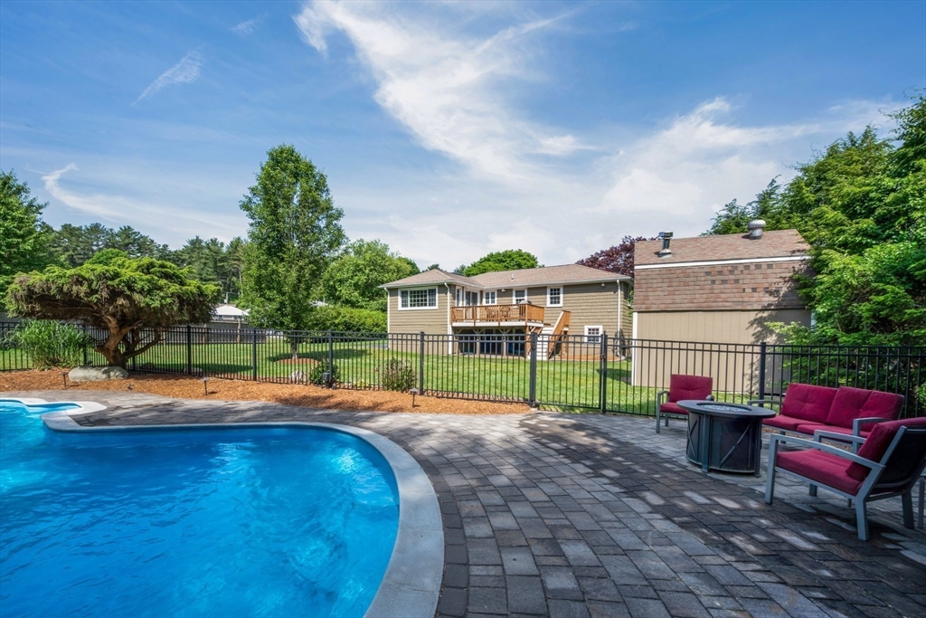 23 Dutton Road Stoughton, MA 02072 - Photo 4 of 31