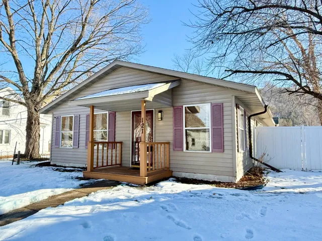 $235,000 | 121 West 6th Street, Red Wing, MN 55066