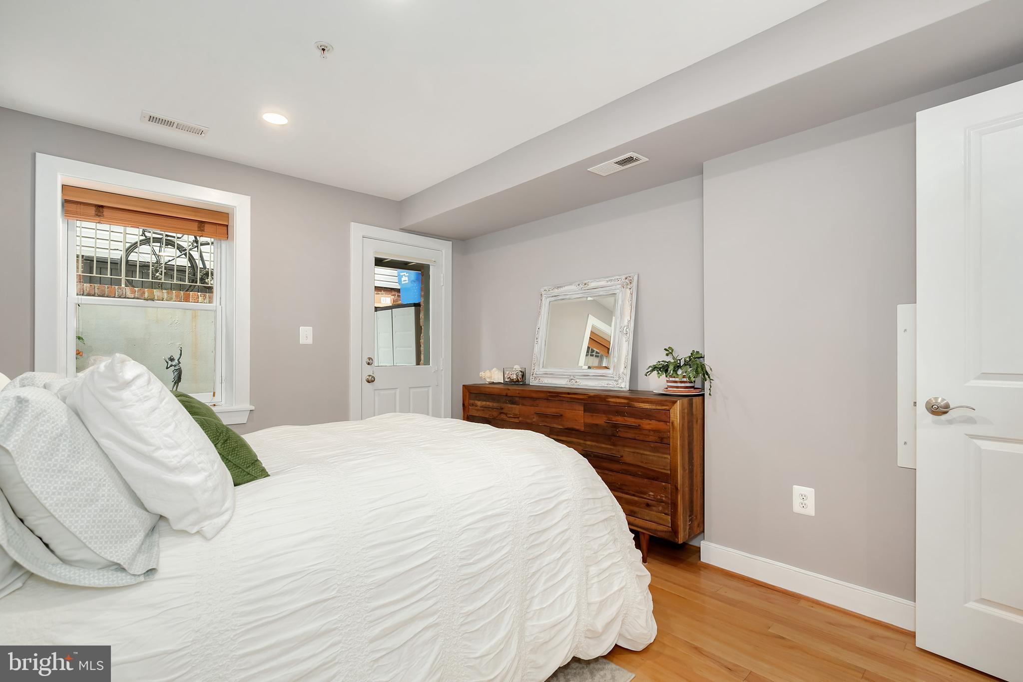 424 East Capitol Street Northeast, Unit 3 Washington, DC 20003 - Photo 18 of 27