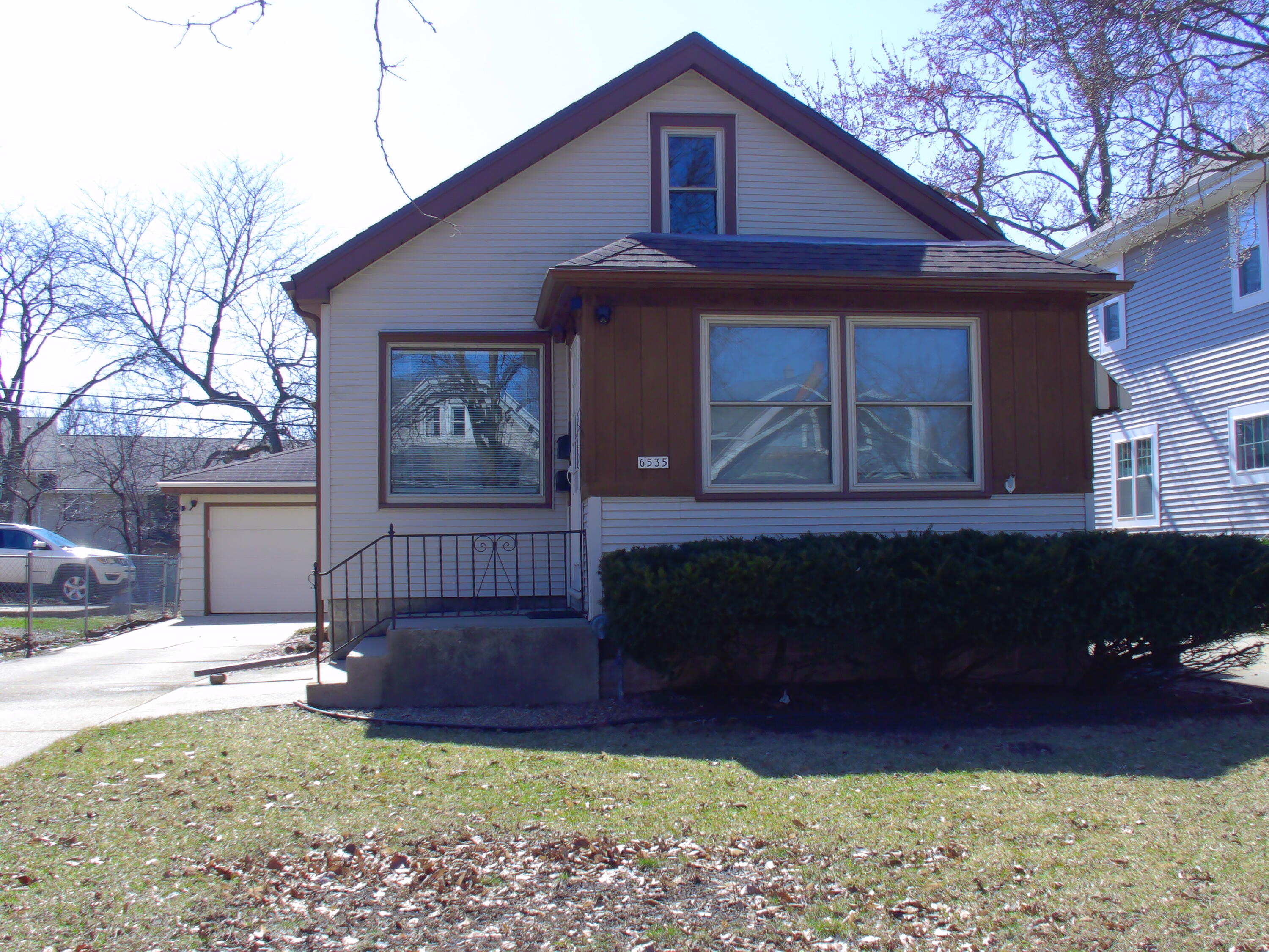 6535 Powell Place Wauwatosa, WI 53213 - Photo 1 of 1 20250108_1536_0008