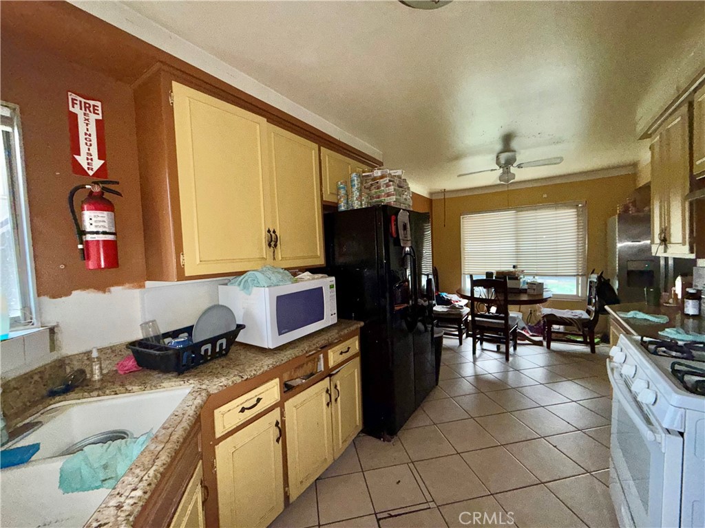 3292 Debbie Lane Riverside, CA 92501 - Photo 16 of 32