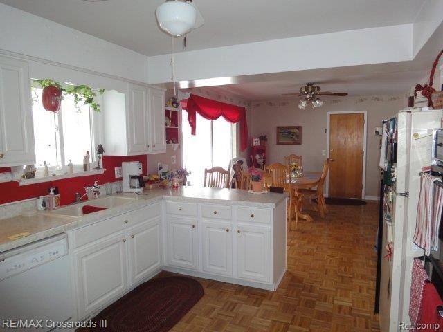 KITCHEN DINING