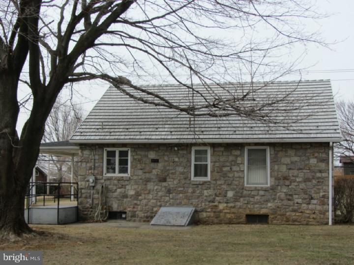 319 Snyder Road Reading, PA 19605 - Photo 2 of 17 Gallery Image 2