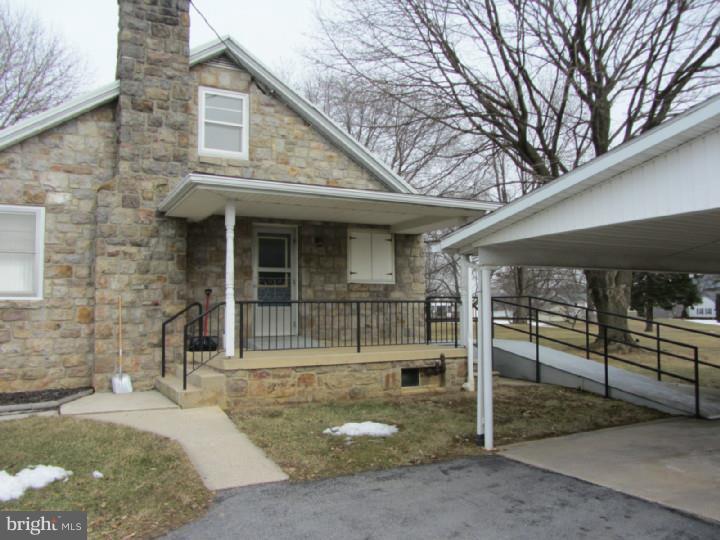 319 Snyder Road Reading, PA 19605 - Photo 4 of 17 Gallery Image 4