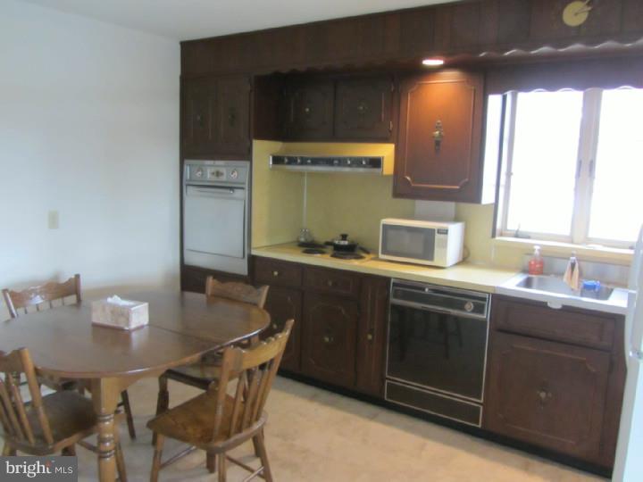 319 Snyder Road Reading, PA 19605 - Photo 9 of 17 Gallery Image 9