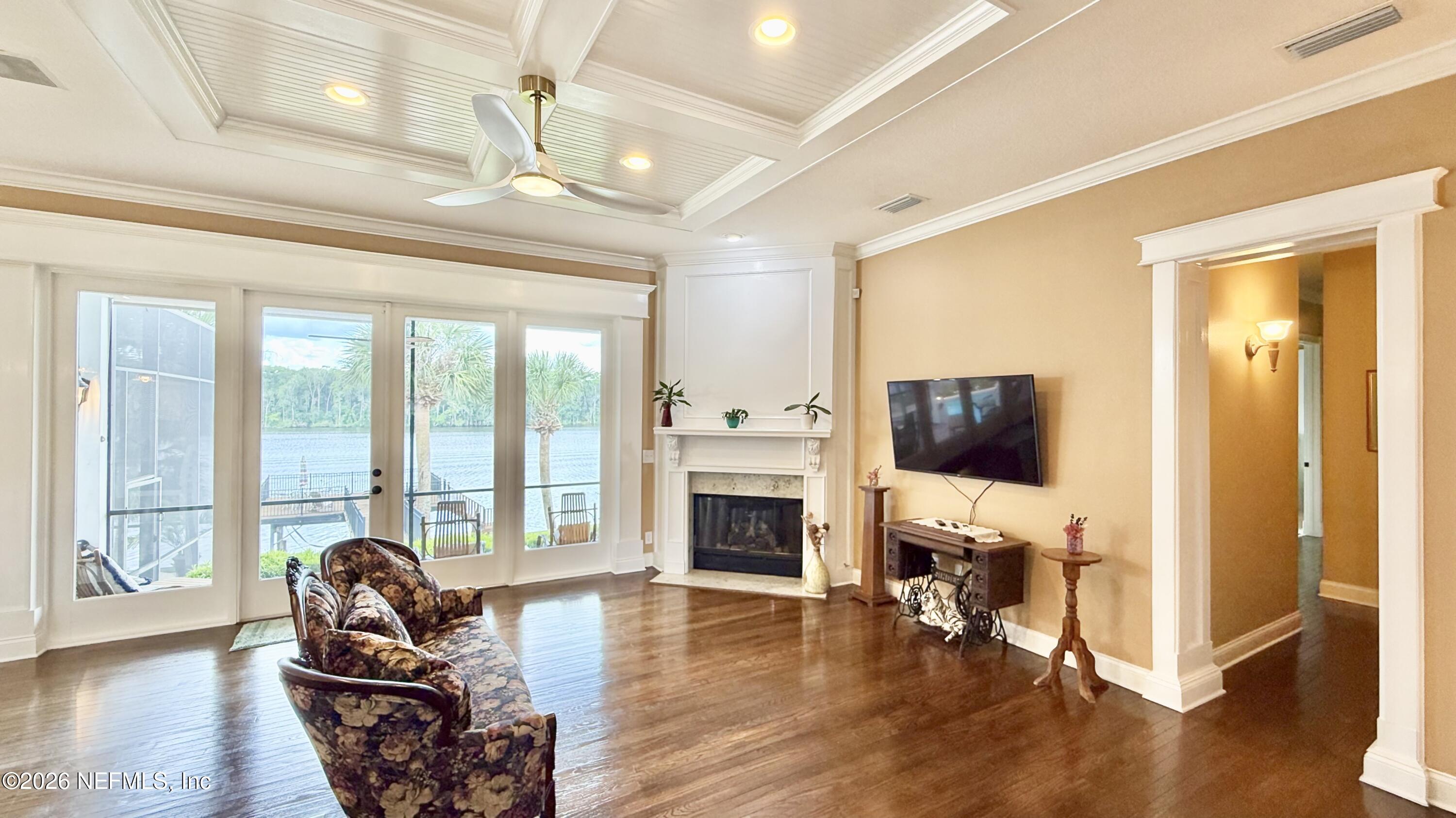 127 River Road Satsuma, FL 32189 - Photo 11 of 58 Living Room