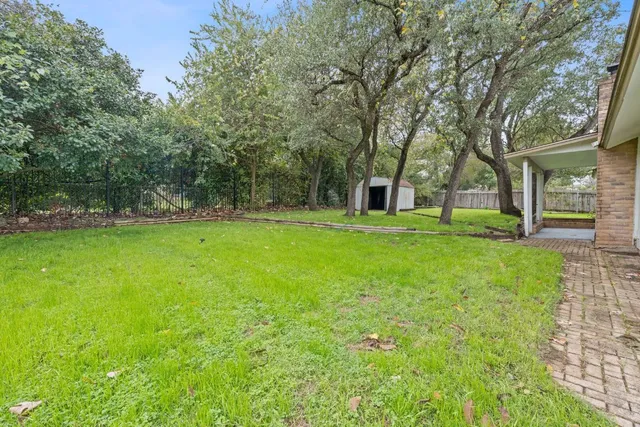 a view of a house with a big yard
