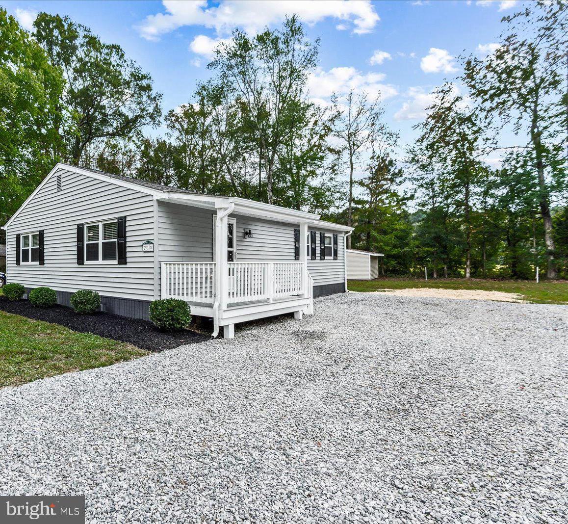 218 Circle Lane Colonial Beach, VA 22443 - Photo 3 of 33