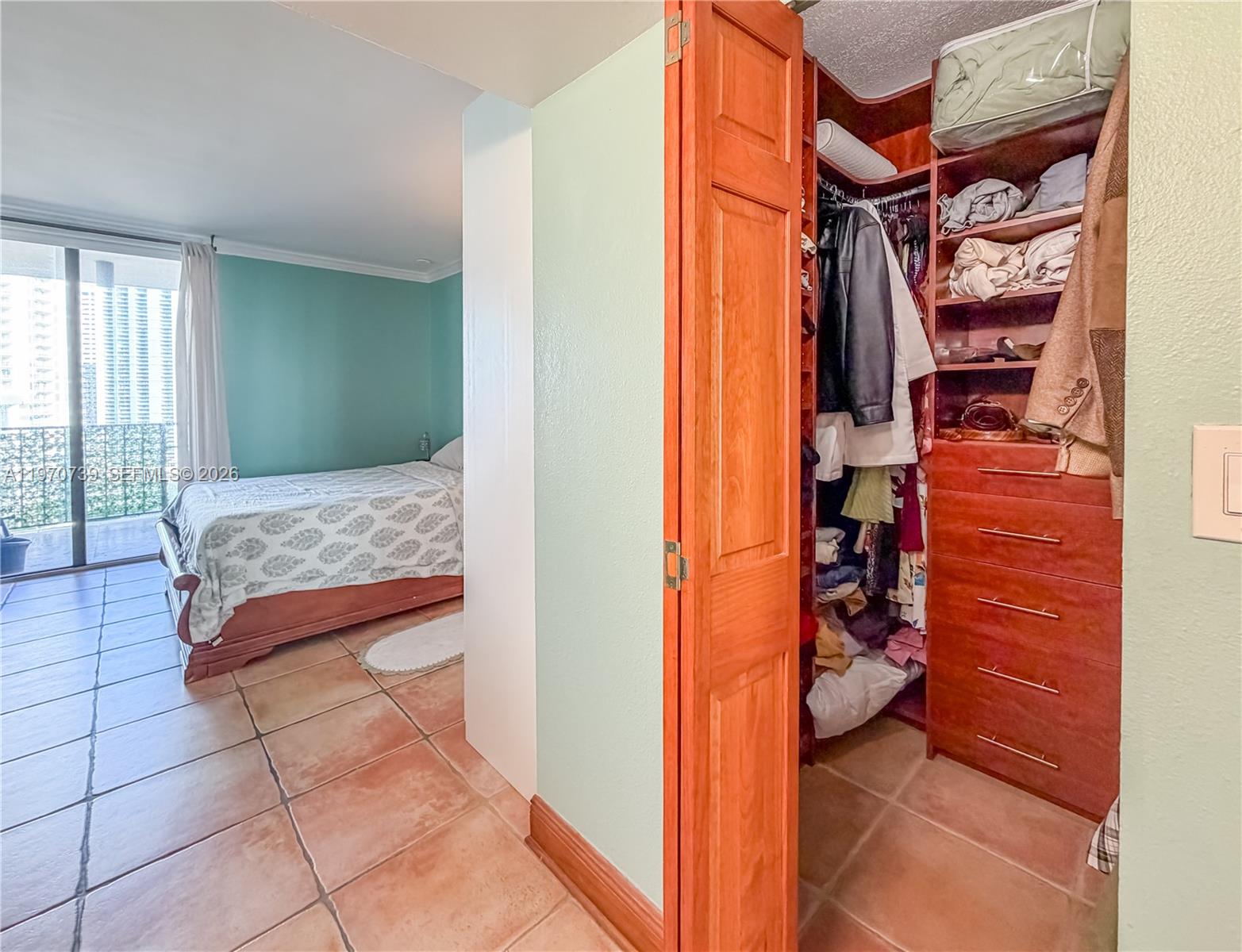 520 Brickell Key Drive, Unit A1912 Miami, FL 33131 - Photo 17 of 28 a bedroom with a bed and a window